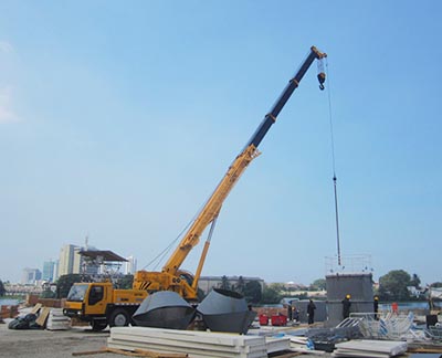 大型罐體設備吊裝展示