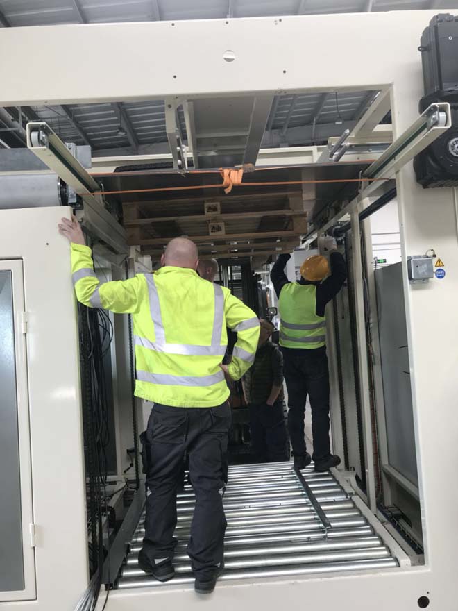 青島高新區(qū)自動化碼剁機設備安裝就位現(xiàn)場